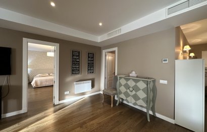 Resale - Apartment - Middle Floor Apartment - Marbella - Puerto Banús