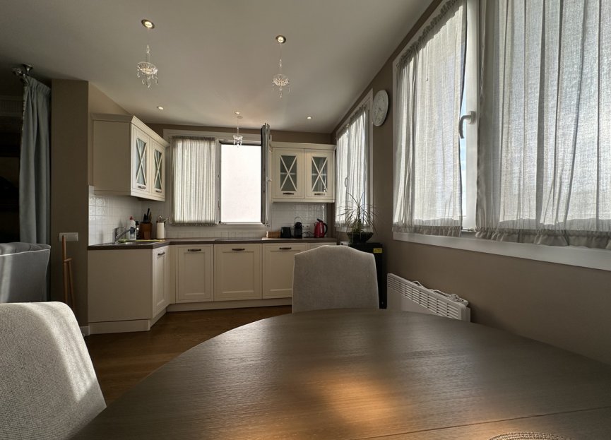 Resale - Apartment - Middle Floor Apartment - Marbella - Puerto Banús