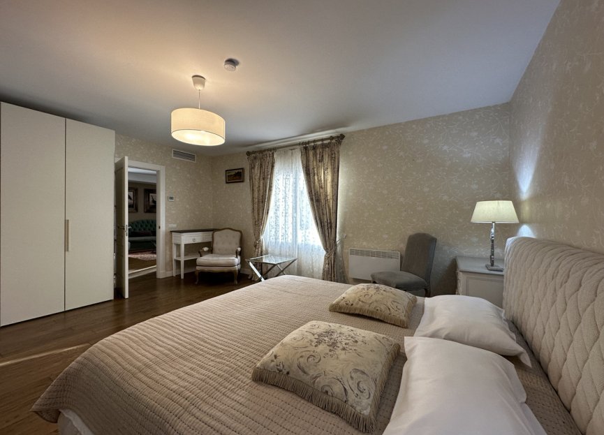 Resale - Apartment - Middle Floor Apartment - Marbella - Puerto Banús