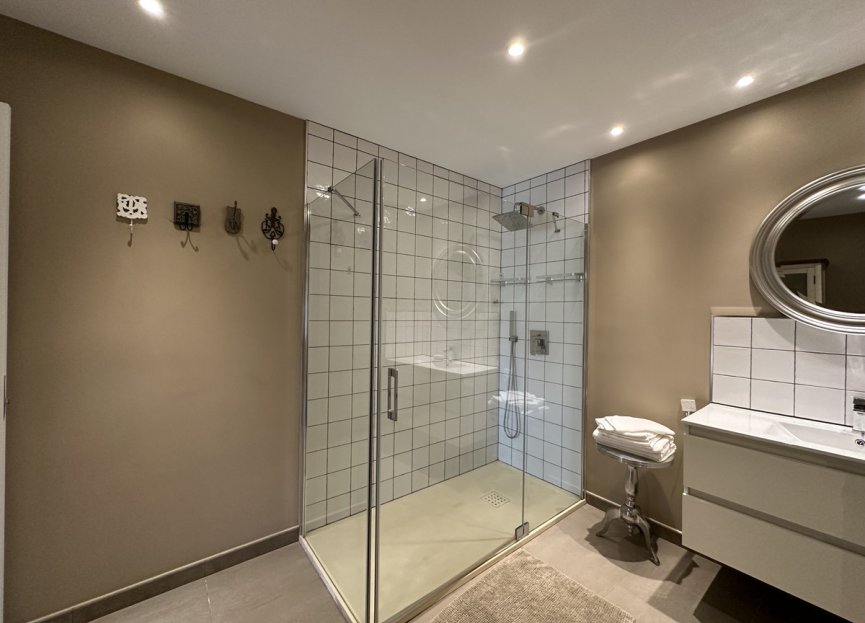 Resale - Apartment - Middle Floor Apartment - Marbella - Puerto Banús