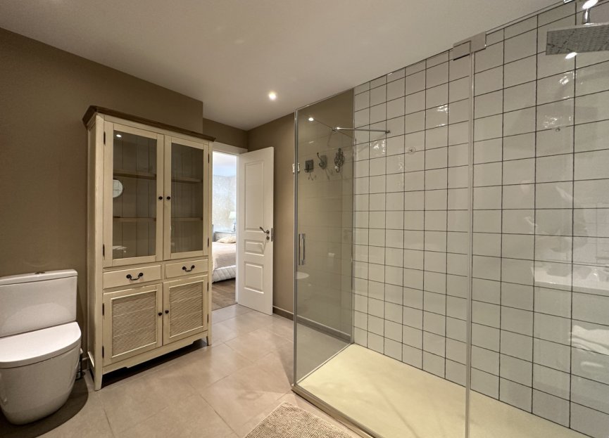 Resale - Apartment - Middle Floor Apartment - Marbella - Puerto Banús