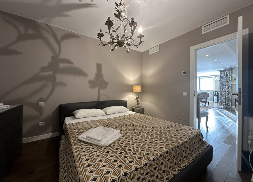 Resale - Apartment - Middle Floor Apartment - Marbella - Puerto Banús