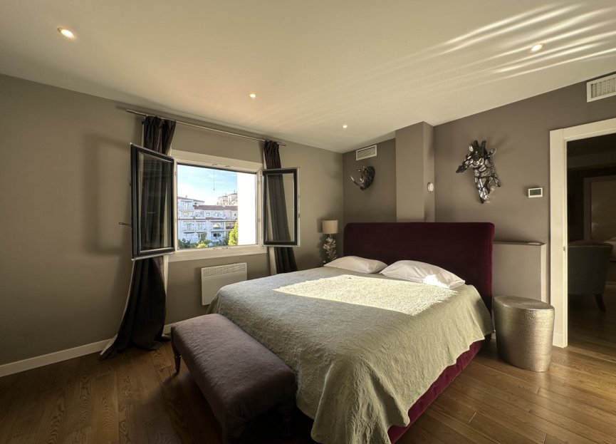 Resale - Apartment - Middle Floor Apartment - Marbella - Puerto Banús