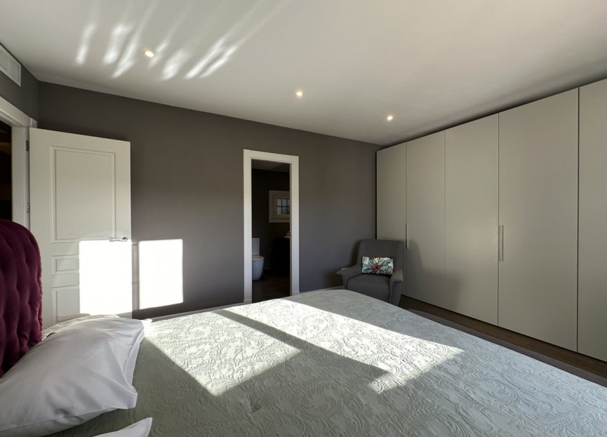 Resale - Apartment - Middle Floor Apartment - Marbella - Puerto Banús