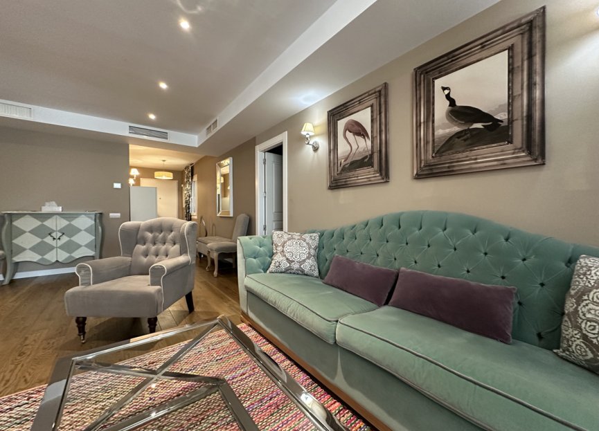 Resale - Apartment - Middle Floor Apartment - Marbella - Puerto Banús