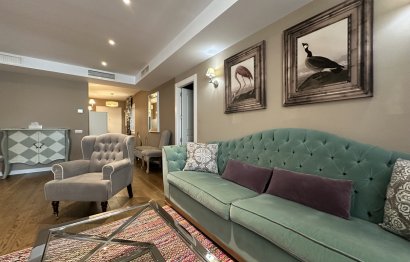 Resale - Apartment - Middle Floor Apartment - Marbella - Puerto Banús