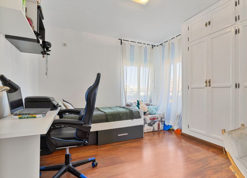 Resale - Apartment - Middle Floor Apartment - Fuengirola - Fuengirola Centro