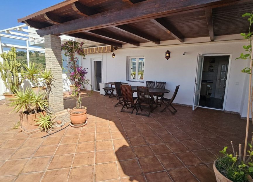 Resale - Apartment - Top Floor Apartment - Estepona - Estepona Centro