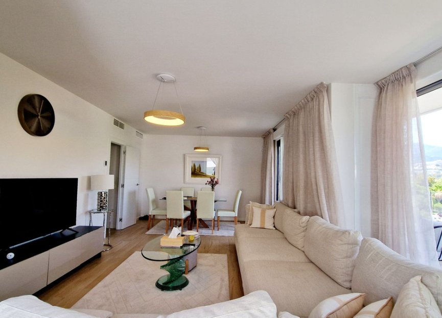 Resale - Apartment - Middle Floor Apartment - Marbella - Nueva Andalucia