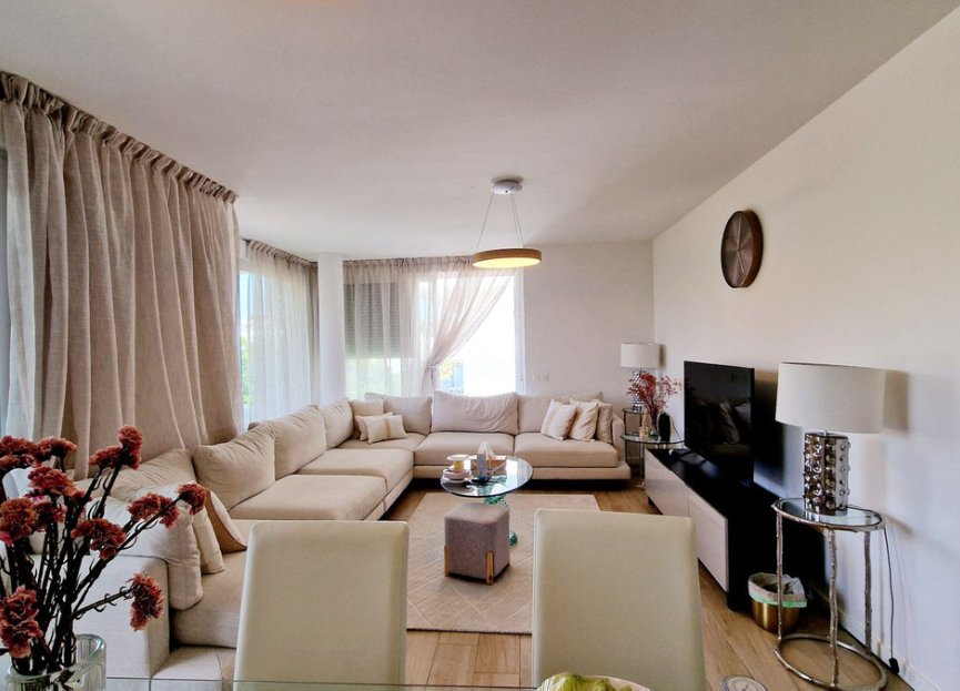 Resale - Apartment - Middle Floor Apartment - Marbella - Nueva Andalucia