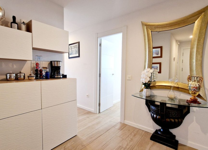 Resale - Apartment - Middle Floor Apartment - Marbella - Nueva Andalucia