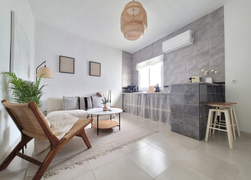 Resale - Apartment - Middle Floor Apartment - Estepona - Estepona Centro