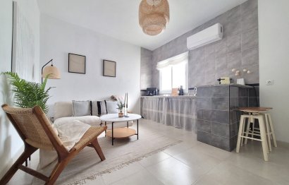 Resale - Apartment - Middle Floor Apartment - Estepona - Estepona Centro