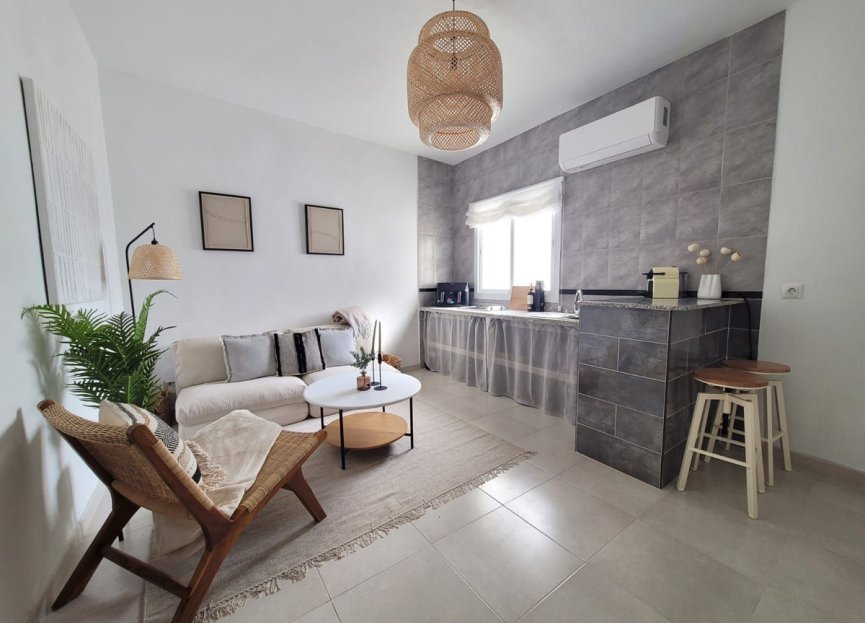 Resale - Apartment - Middle Floor Apartment - Estepona - Estepona Centro