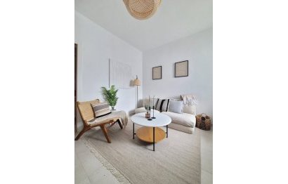 Resale - Apartment - Middle Floor Apartment - Estepona - Estepona Centro