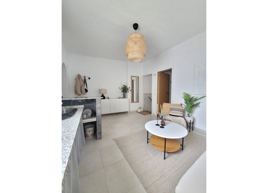 Resale - Apartment - Middle Floor Apartment - Estepona - Estepona Centro