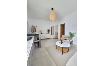 Resale - Apartment - Middle Floor Apartment - Estepona - Estepona Centro