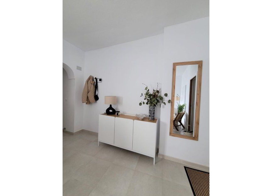 Resale - Apartment - Middle Floor Apartment - Estepona - Estepona Centro