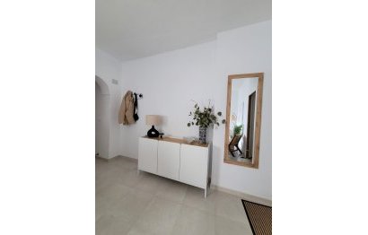 Resale - Apartment - Middle Floor Apartment - Estepona - Estepona Centro