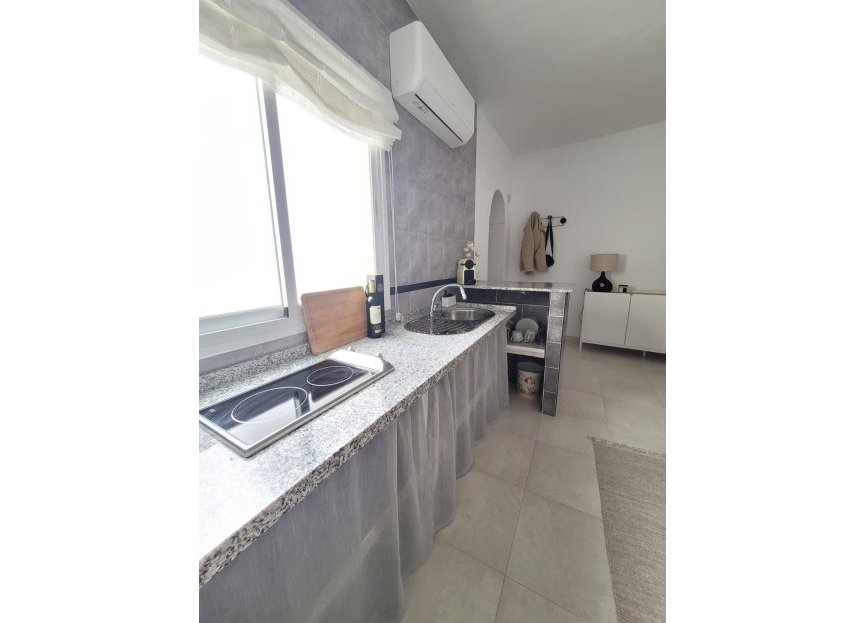 Resale - Apartment - Middle Floor Apartment - Estepona - Estepona Centro