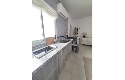 Resale - Apartment - Middle Floor Apartment - Estepona - Estepona Centro
