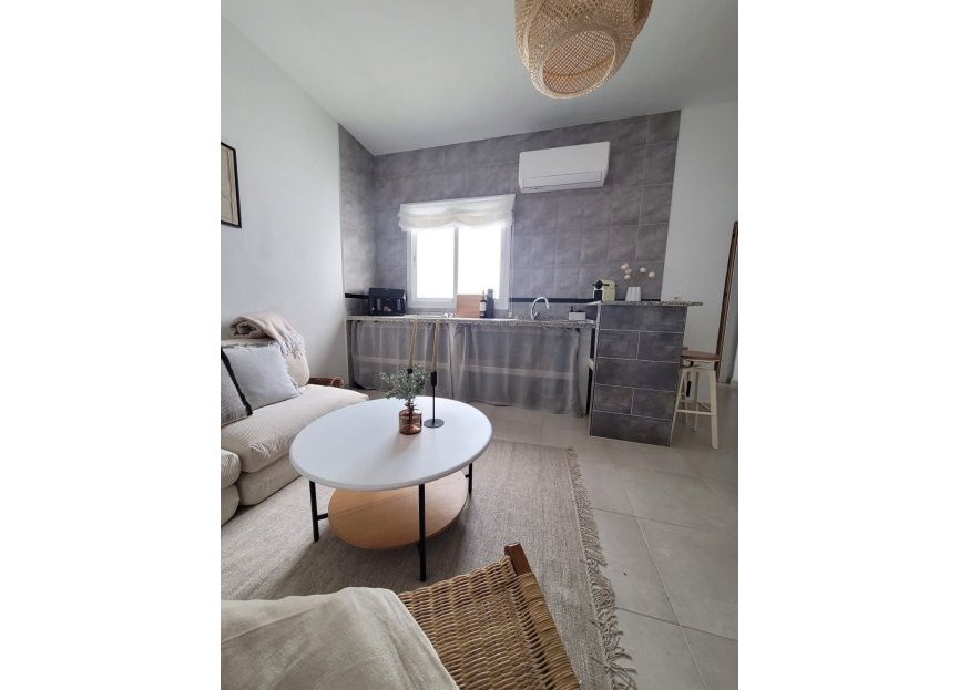 Resale - Apartment - Middle Floor Apartment - Estepona - Estepona Centro