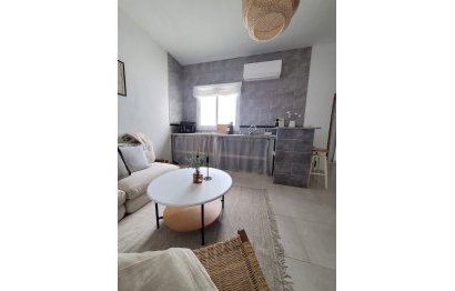 Resale - Apartment - Middle Floor Apartment - Estepona - Estepona Centro