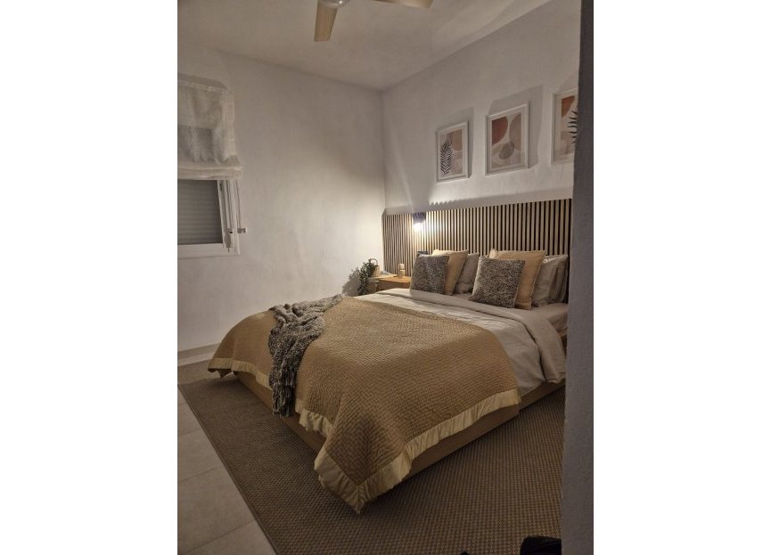 Resale - Apartment - Middle Floor Apartment - Estepona - Estepona Centro