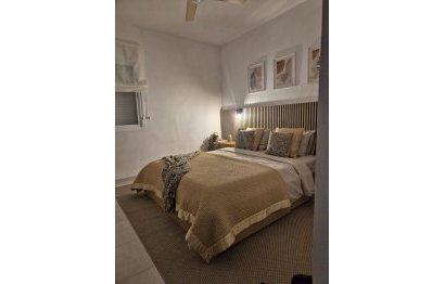 Resale - Apartment - Middle Floor Apartment - Estepona - Estepona Centro