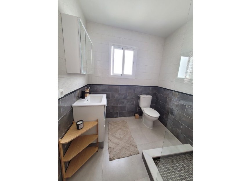 Resale - Apartment - Middle Floor Apartment - Estepona - Estepona Centro