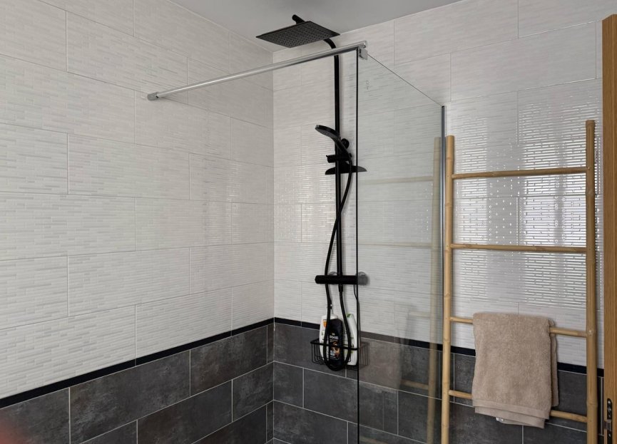 Resale - Apartment - Middle Floor Apartment - Estepona - Estepona Centro