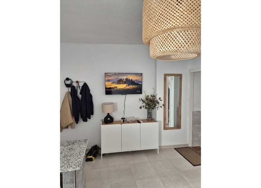 Resale - Apartment - Middle Floor Apartment - Estepona - Estepona Centro