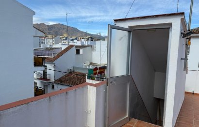 Resale - Apartment - Middle Floor Apartment - Estepona - Estepona Centro