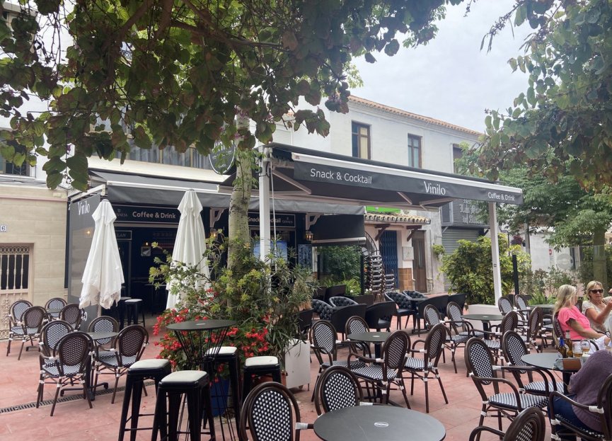 Resale - Apartment - Middle Floor Apartment - Estepona - Estepona Centro