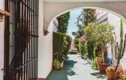 Resale - House - Semi-Detached House - Marbella - The Golden Mile
