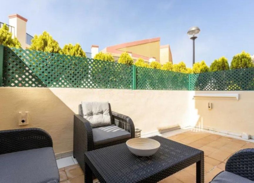 Resale - Apartment - Middle Floor Apartment - Marbella - Elviria