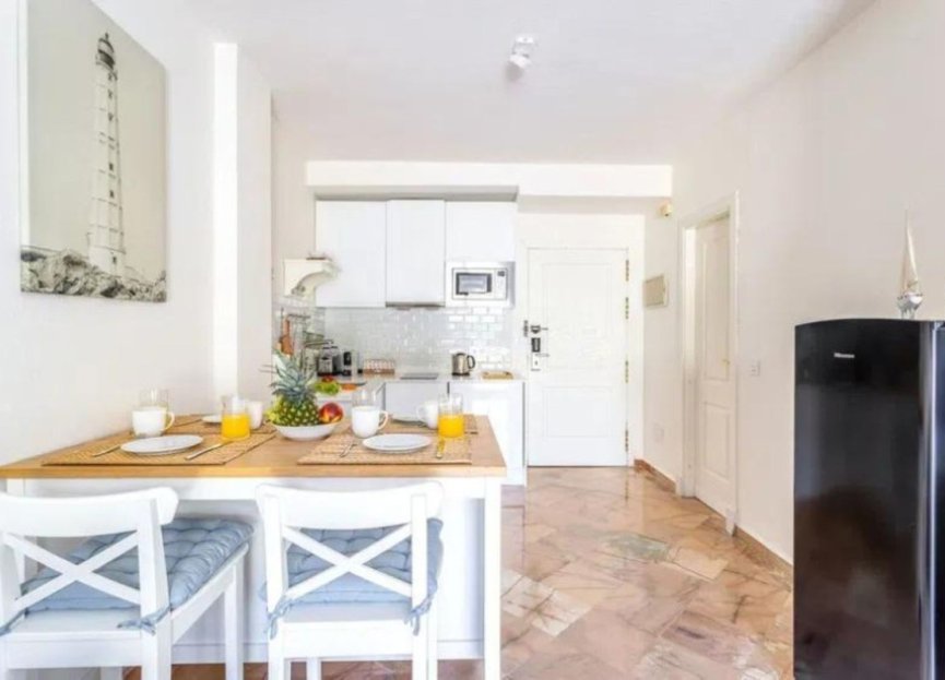 Resale - Apartment - Middle Floor Apartment - Marbella - Elviria