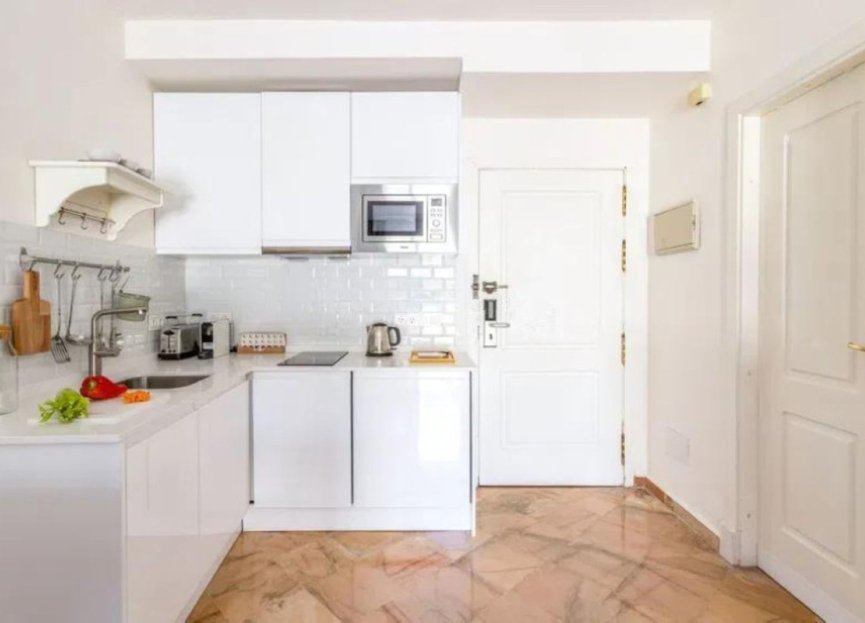 Resale - Apartment - Middle Floor Apartment - Marbella - Elviria