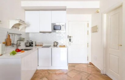 Resale - Apartment - Middle Floor Apartment - Marbella - Elviria