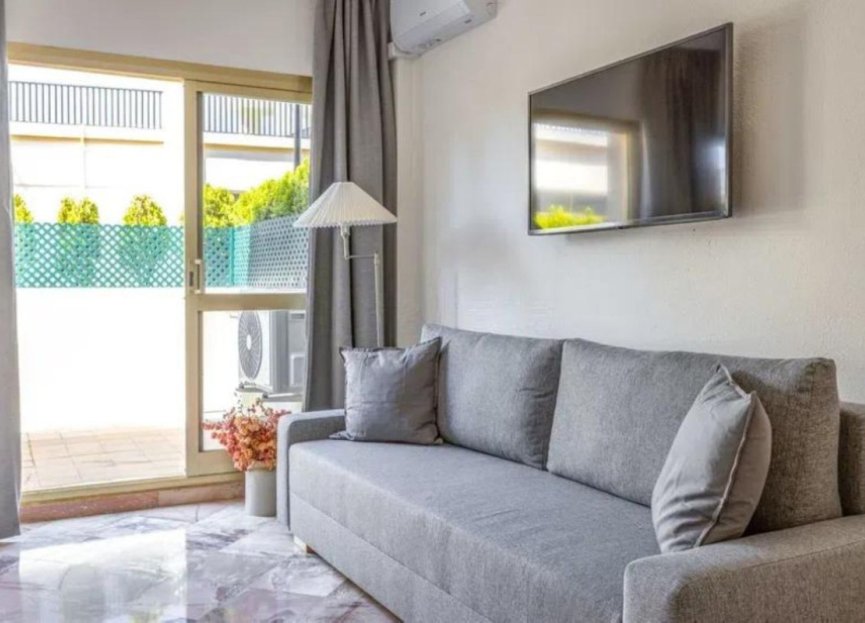 Resale - Apartment - Middle Floor Apartment - Marbella - Elviria