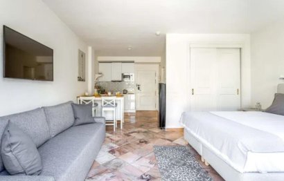 Resale - Apartment - Middle Floor Apartment - Marbella - Elviria