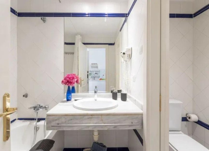 Resale - Apartment - Middle Floor Apartment - Marbella - Elviria