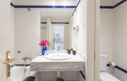 Resale - Apartment - Middle Floor Apartment - Marbella - Elviria