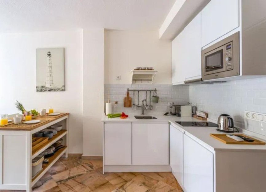 Resale - Apartment - Middle Floor Apartment - Marbella - Elviria