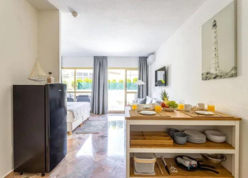 Resale - Apartment - Middle Floor Apartment - Marbella - Elviria