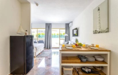 Resale - Apartment - Middle Floor Apartment - Marbella - Elviria