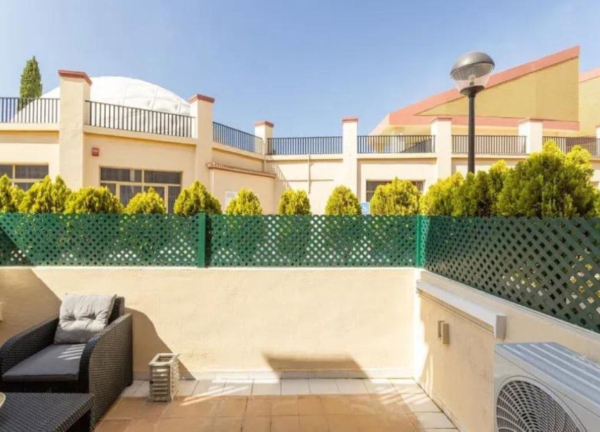 Resale - Apartment - Middle Floor Apartment - Marbella - Elviria