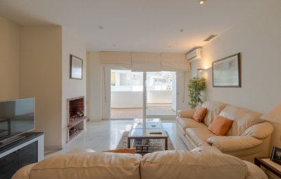 Resale - Apartment - Middle Floor Apartment - Marbella - Nueva Andalucia