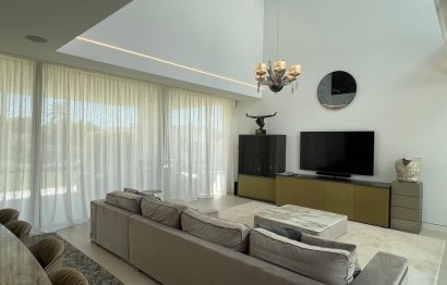 Resale - House - Semi-Detached House - Marbella - Nueva Andalucia