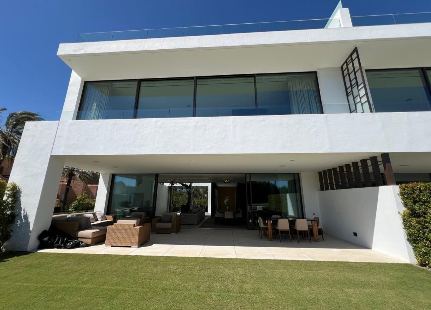 Resale - House - Semi-Detached House - Marbella - Nueva Andalucia